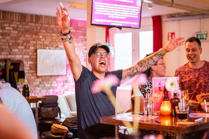 Groepsactiviteit met eten en bingo