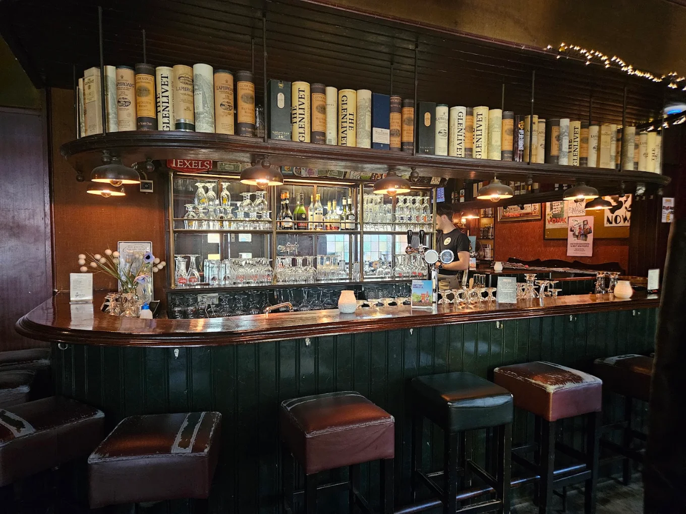 O'Sheas Irish Pub